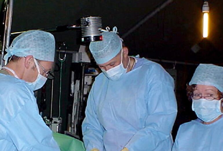 What can business leaders learn from a battlefield trauma surgeon about decision making under pressure? - Header Image